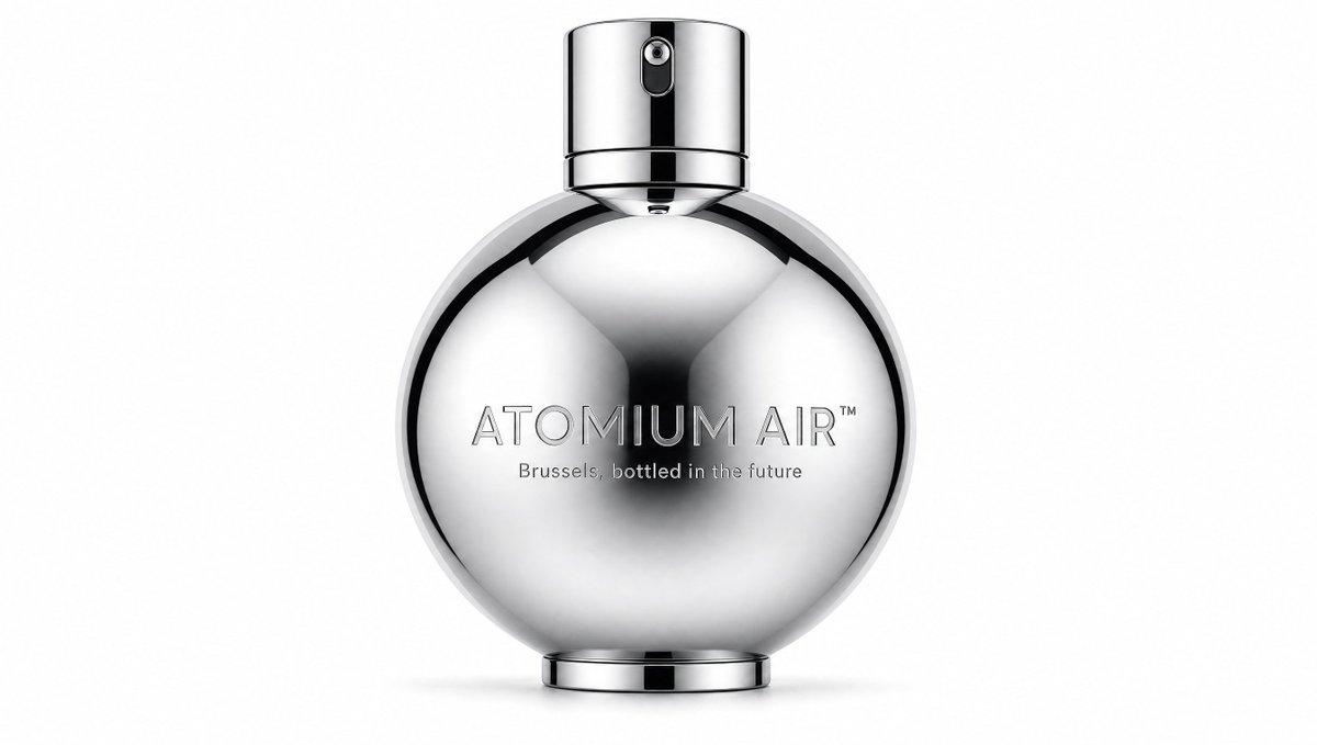 プロンプトのプレビュー: Atomium Air クローム香水ボトル