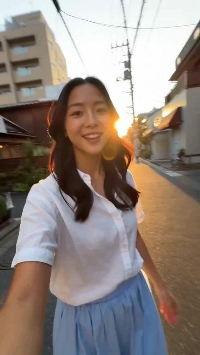 提示词预览: 东京清晨咖啡智能手机 Vlog