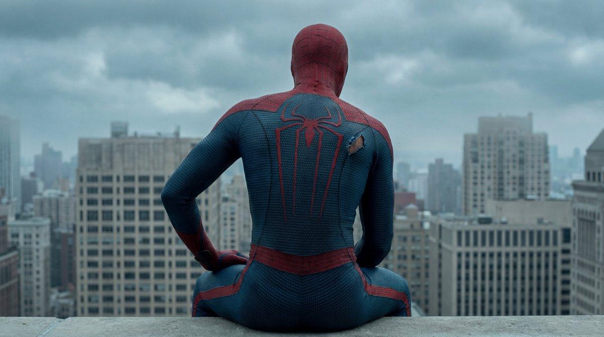 Promptforhåndsvisning: Cinematic Superhero Rooftop Prompt