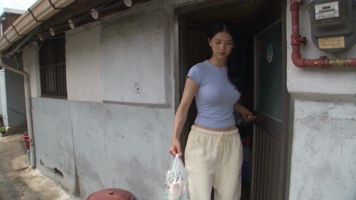 提示词预览: 21 世纪初首尔周日 DV 视频