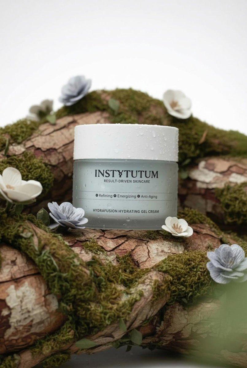 Preview ng prompt: Eco-Luxury Skincare Product Photography