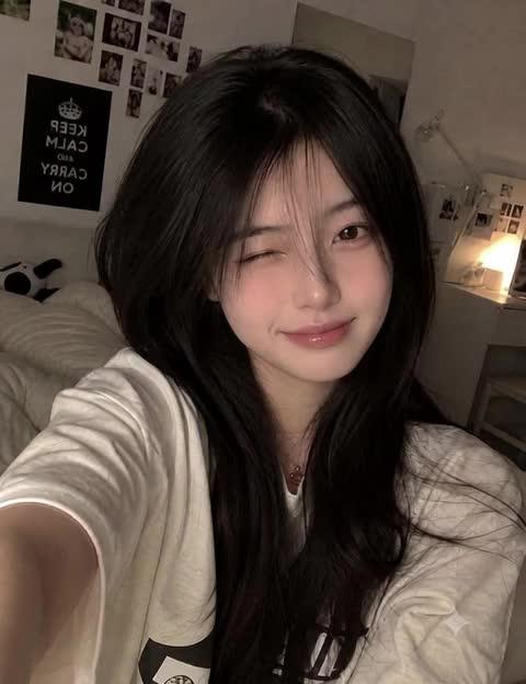 提示词预览: 电影感韩国女性 Vlog 视频
