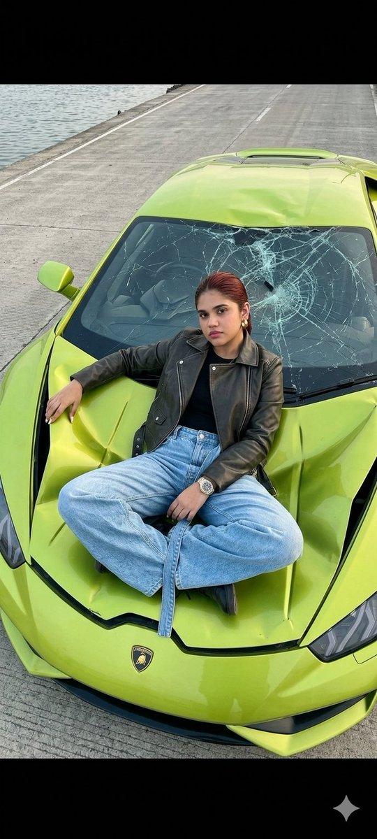 プロンプトのプレビュー: スマホで撮影した大破した車のスナップ写真