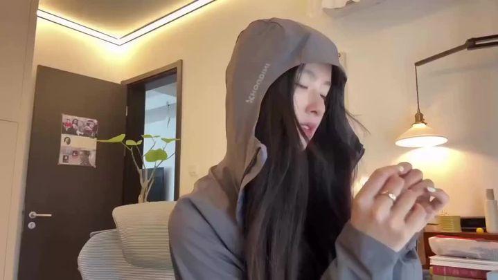 提示词预览: 赛博朋克全息舞蹈表演