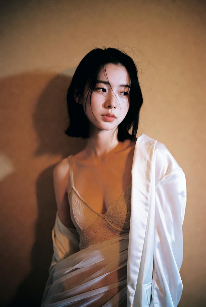 프롬프트 미리보기: 우아하고 신비로운 부두아르 인물 사진