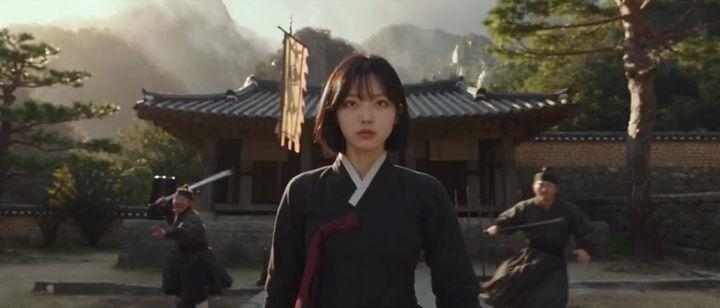 提示词预览: 韩国武术女战士肖像