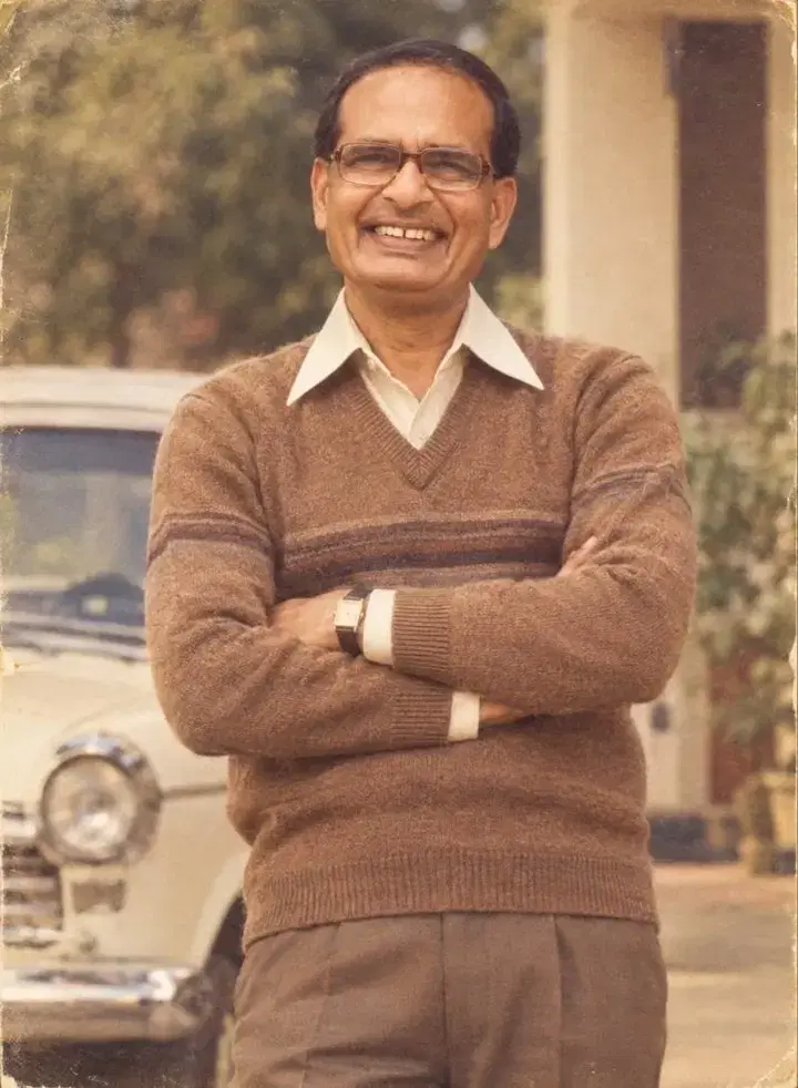 Prompt preview: Sweater & Classic Car