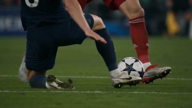 プロンプトのプレビュー: シネマティックなサッカーのストーリーボード用プロンプト