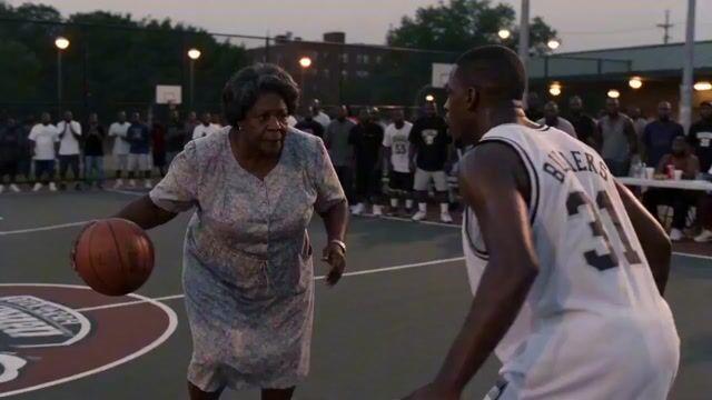 提示詞預覽: Rucker Park 灌籃病毒式影片