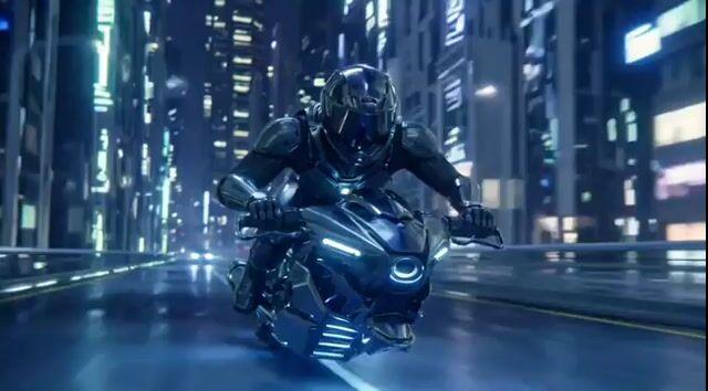 Pré-visualização do prompt: Prompt de vídeo: Piloto de moto voadora futurista