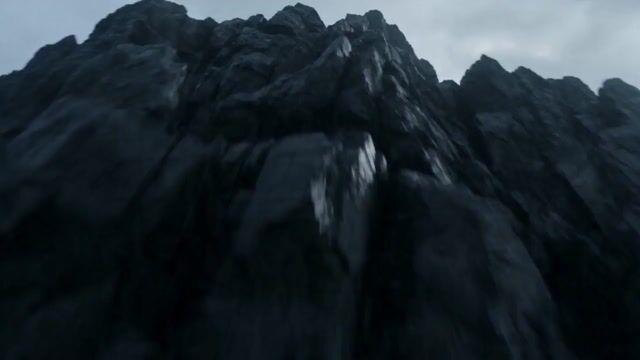 プロンプトのプレビュー: ドラゴンに跨る女戦士のシネマティック動画プロンプト