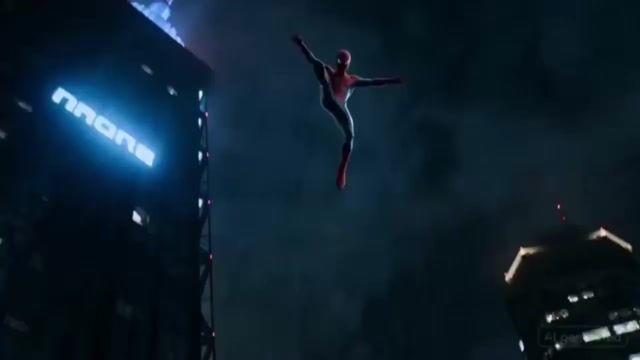 プロンプトのプレビュー: ドラえもん VS スパイダーマン