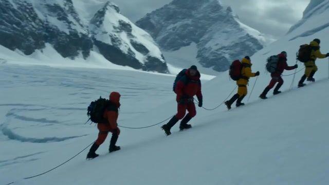 プロンプトのプレビュー: 氷河雪崩災害のシークエンス
