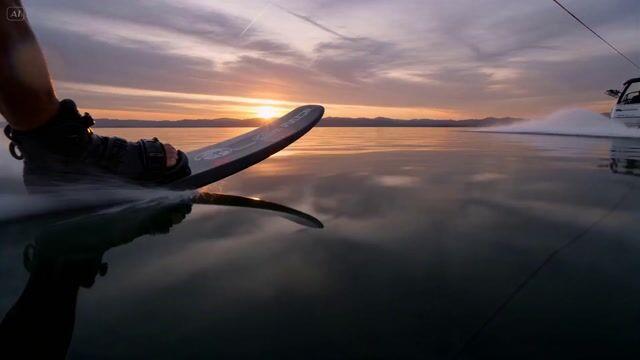 Promptforhåndsvisning: Water Skier Sunset Sequence
