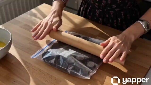 プロンプトのプレビュー: シネマティックなオレオ・ベーキング・チュートリアル