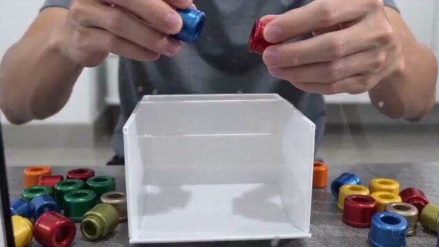 プロンプトのプレビュー: iPad Kid Cheeto Hands 動画プロンプト