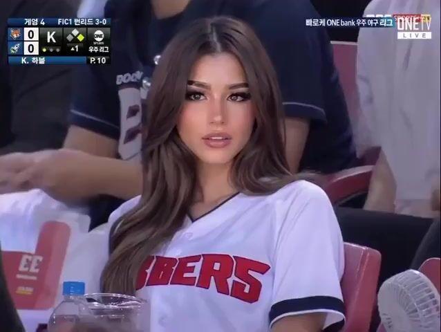 Promptforhåndsvisning: Baseball Stadium Broadcast Reaction Shot