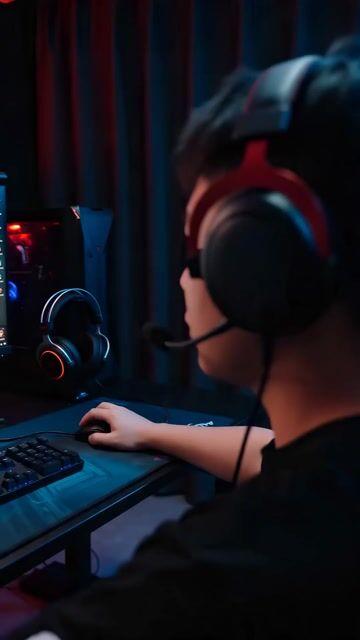 ตัวอย่างพรีวิวพรอมต์: วิดีโอสั้นแนวเกมมิ่งระดับภาพยนตร์พร้อมการเปลี่ยนฉากที่ไร้รอยต่อ