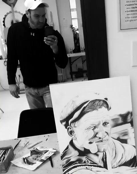 Anteprima del prompt: La metamorfosi di Robin Williams in Braccio di Ferro