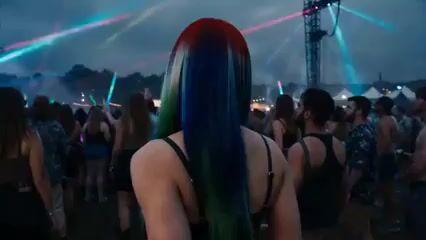 プロンプトのプレビュー: レインボーヘアのコンサート動画