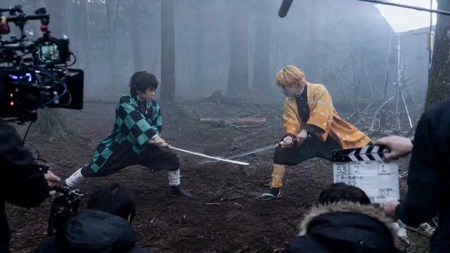 プロンプトのプレビュー: 『鬼滅の刃』実写バトル撮影の舞台裏