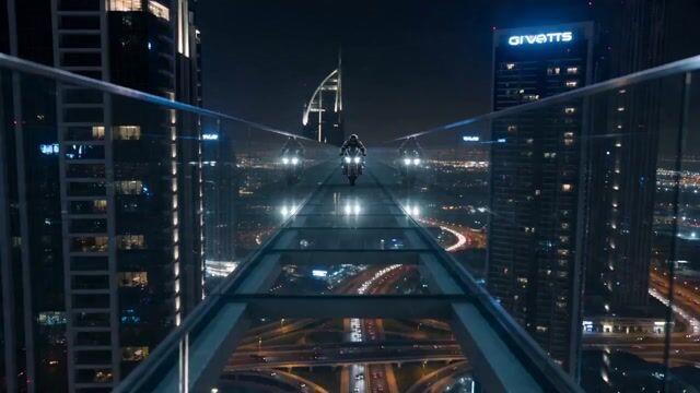 プロンプトのプレビュー: Dubai Skybridge Motorbike Stunt Video Prompt