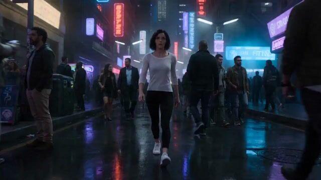 プロンプトのプレビュー: 高速都市チェイスと変身
