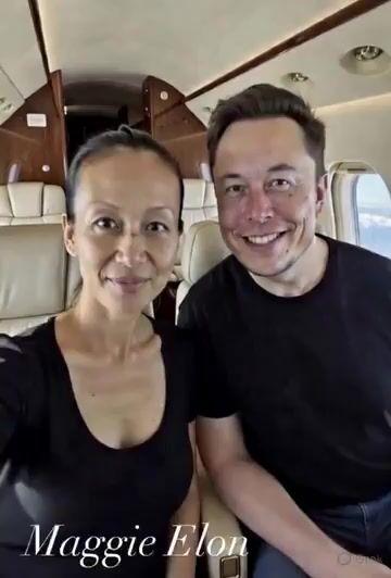 İstem önizlemesi: Maggie ve Elon Shaka İşaretiyle İçki İçerken