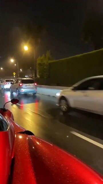 提示词预览: 超写实 Pagani Huayra 夜间漂移