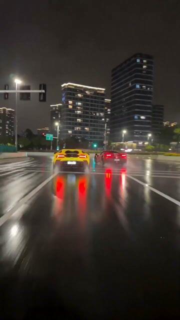 プロンプトのプレビュー: 高速スーパーカーのナイトレース