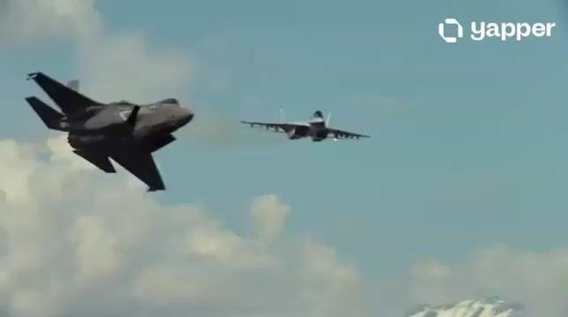 プロンプトのプレビュー: 映画『トップガン マーヴェリック』風 F-35 ドッグファイト