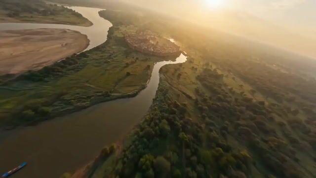 プロンプトのプレビュー: 古代インド王国の FPV ツアー