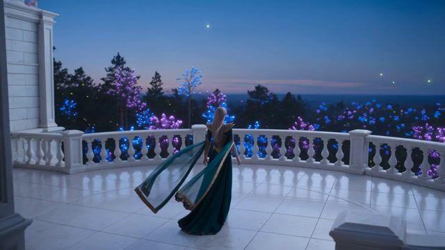 プロンプトのプレビュー: 黄昏時の優美なエルフの女王