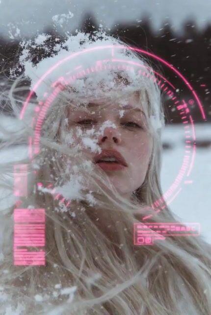 Pré-visualização do prompt: Mulher em tempestade de inverno com HUD sobreposto