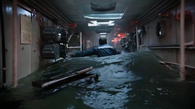 プロンプトのプレビュー: 潜水艦浸水緊急事態シーン (KLING 3.0)
