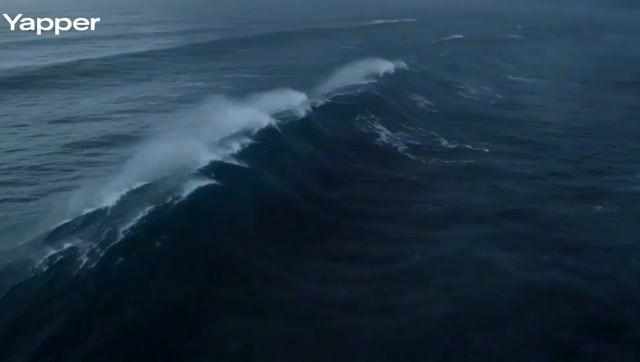 Anteprima del prompt: Enorme Drago Marino Antico Emerge dall'Oceano