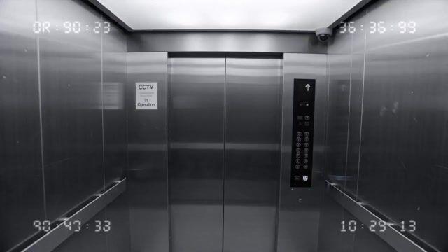 プロンプトのプレビュー: エレベーターの防犯カメラに映る怪奇現象