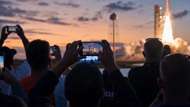 プロンプトのプレビュー: Artemis II 打ち上げの時空間シミュレーション