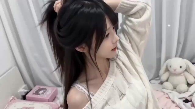 プロンプトのプレビュー: 高価値な女性のスナップショット シミュレーション プロンプト