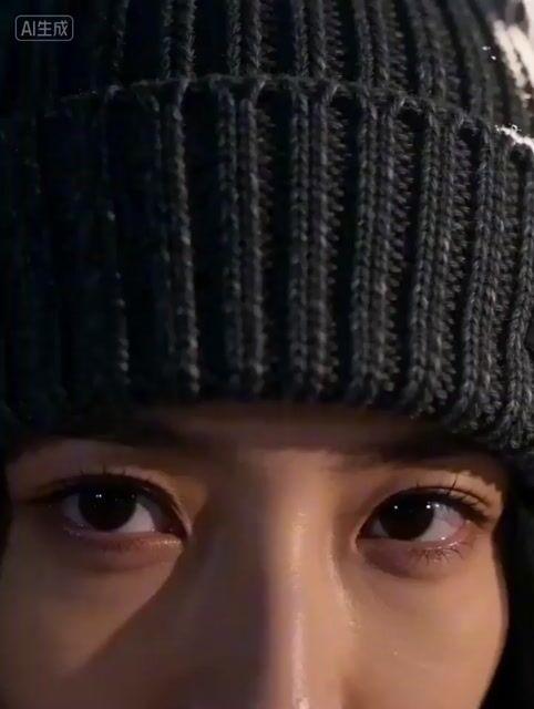 プロンプトのプレビュー: Seedance 2.0 ビデオプロンプト:Adam Hat ブランドのファッションコマーシャル