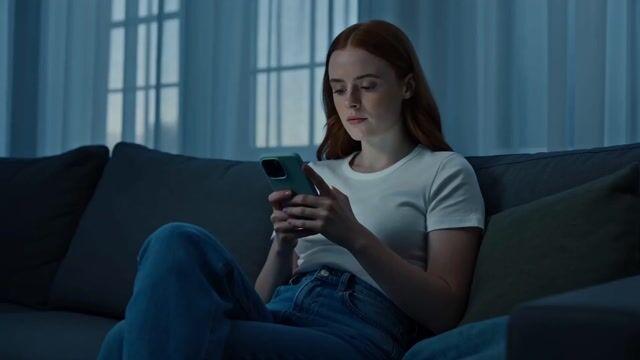 プロンプトのプレビュー: シネマティックなライフスタイル:ムードの変化