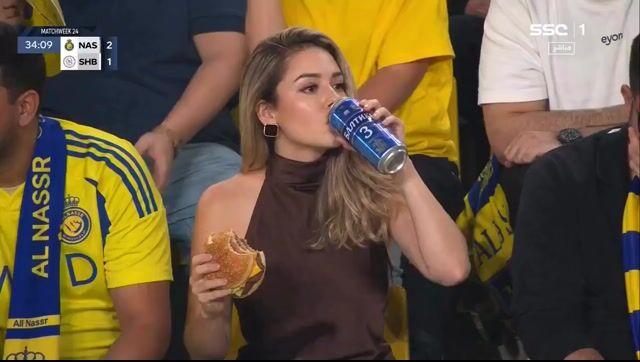 Promptforhåndsvisning: Surreal Sports Broadcast Reaction