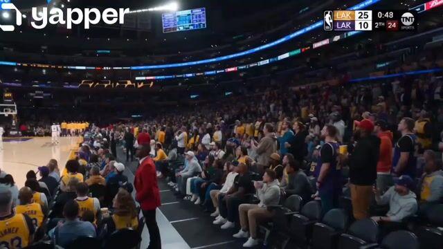 提示词预览: NBA 现场比赛观众反应