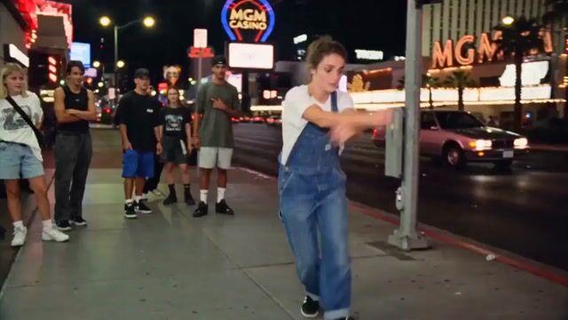 プロンプトのプレビュー: 90 年代ストリートダンス VHS スタイル
