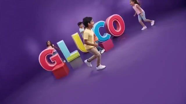 プロンプトのプレビュー: 鮮やかなパープルの Gluco エネルギービスケット CM