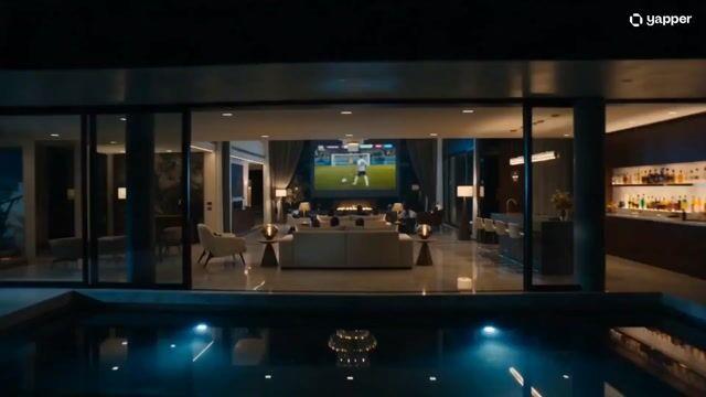 提示詞預覽: 奢華家庭足球慶祝場景