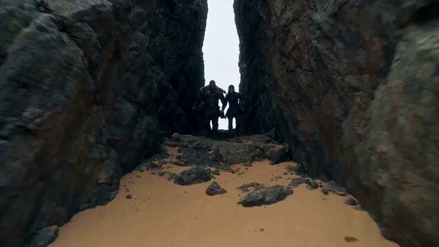 プロンプトのプレビュー: バイキングの戦士と巨大なサンドワーム