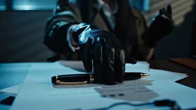 プロンプトのプレビュー: 映画のようなキャラクター紹介動画