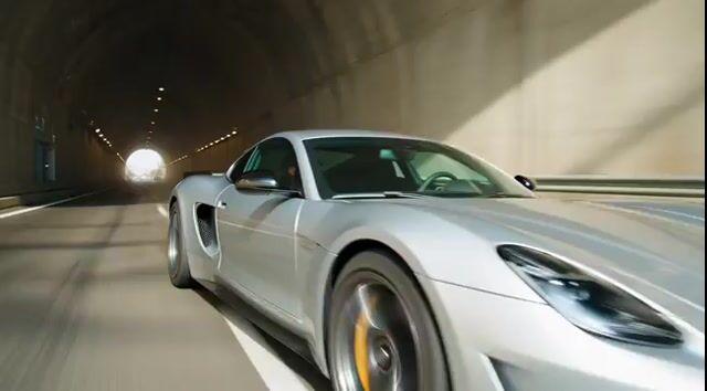 Prompt-Vorschau: Hypercar Tunnel-Tracking-Shot-Video-Prompt