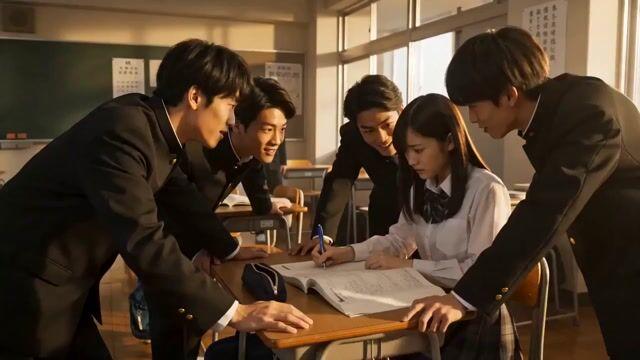 プロンプトのプレビュー: 日本の学校を舞台にした格闘アクションのシークエンス